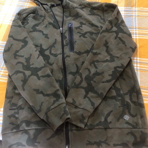 Men’s Fleece Camo/ Zipper Hoodie & Pants Set - Picture 3 of 6